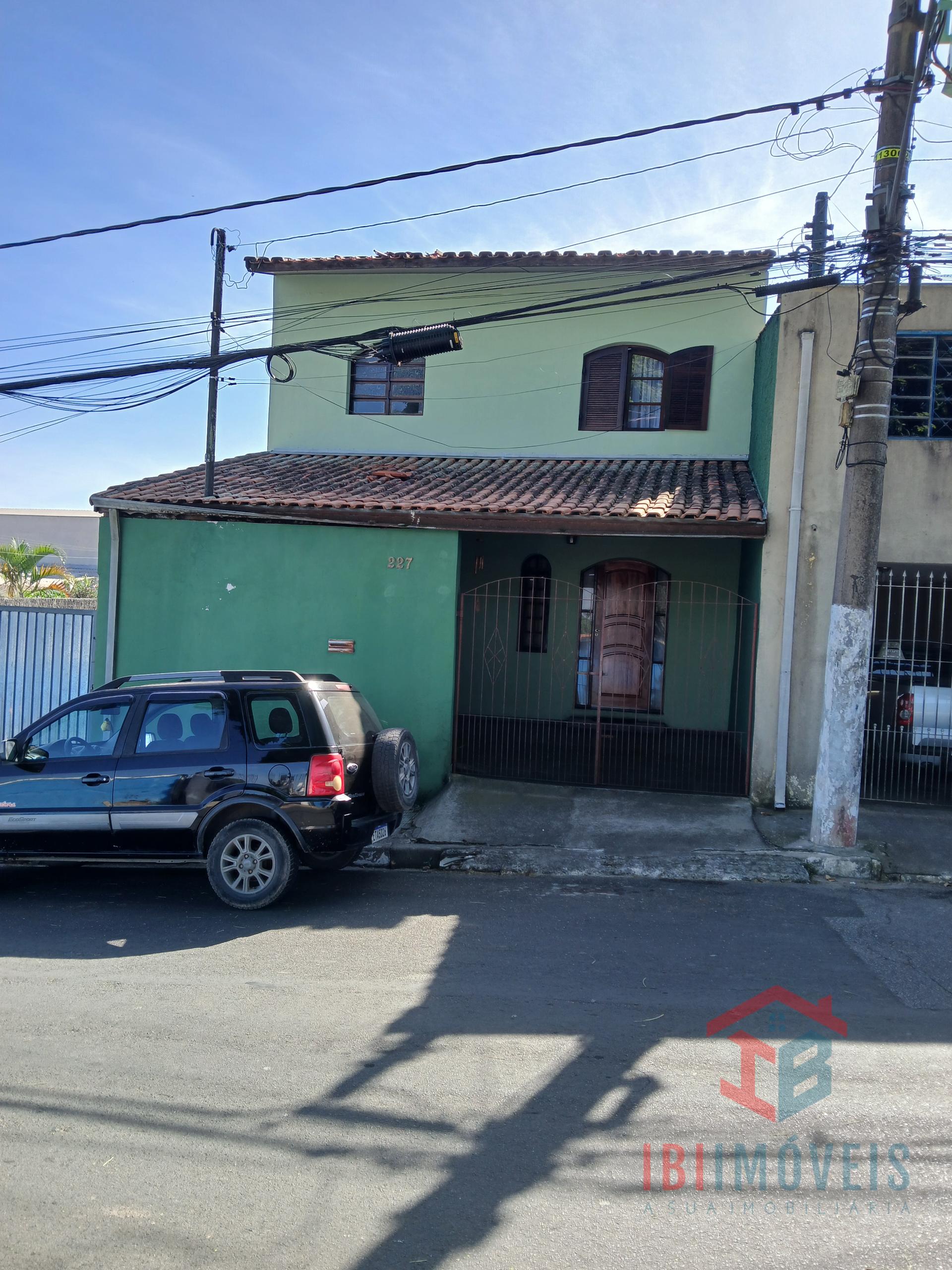 Sobrado com 2 dormitórios no centro