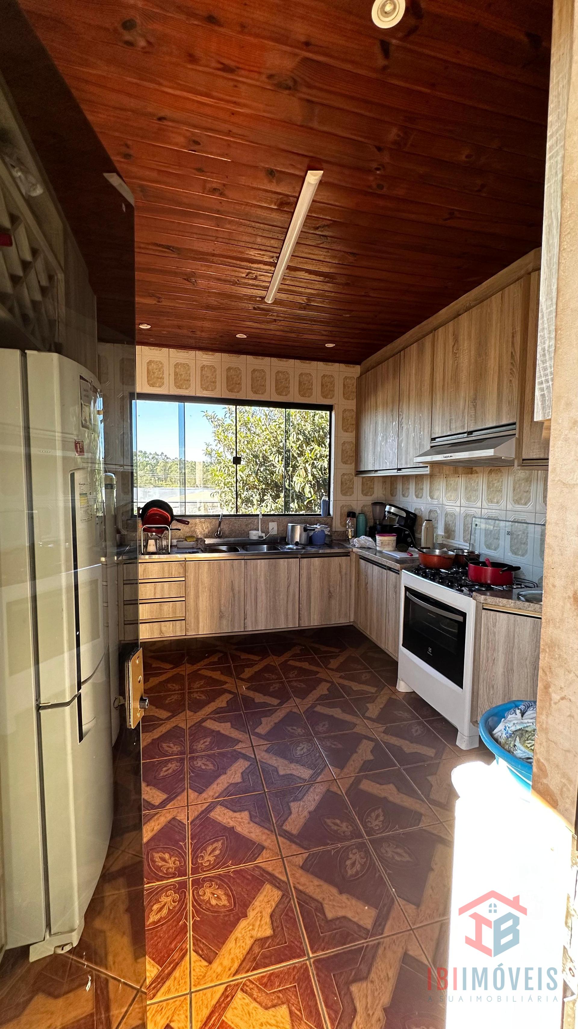 Casa em bairro próximo ao centro - Aceita financiamento bancário.