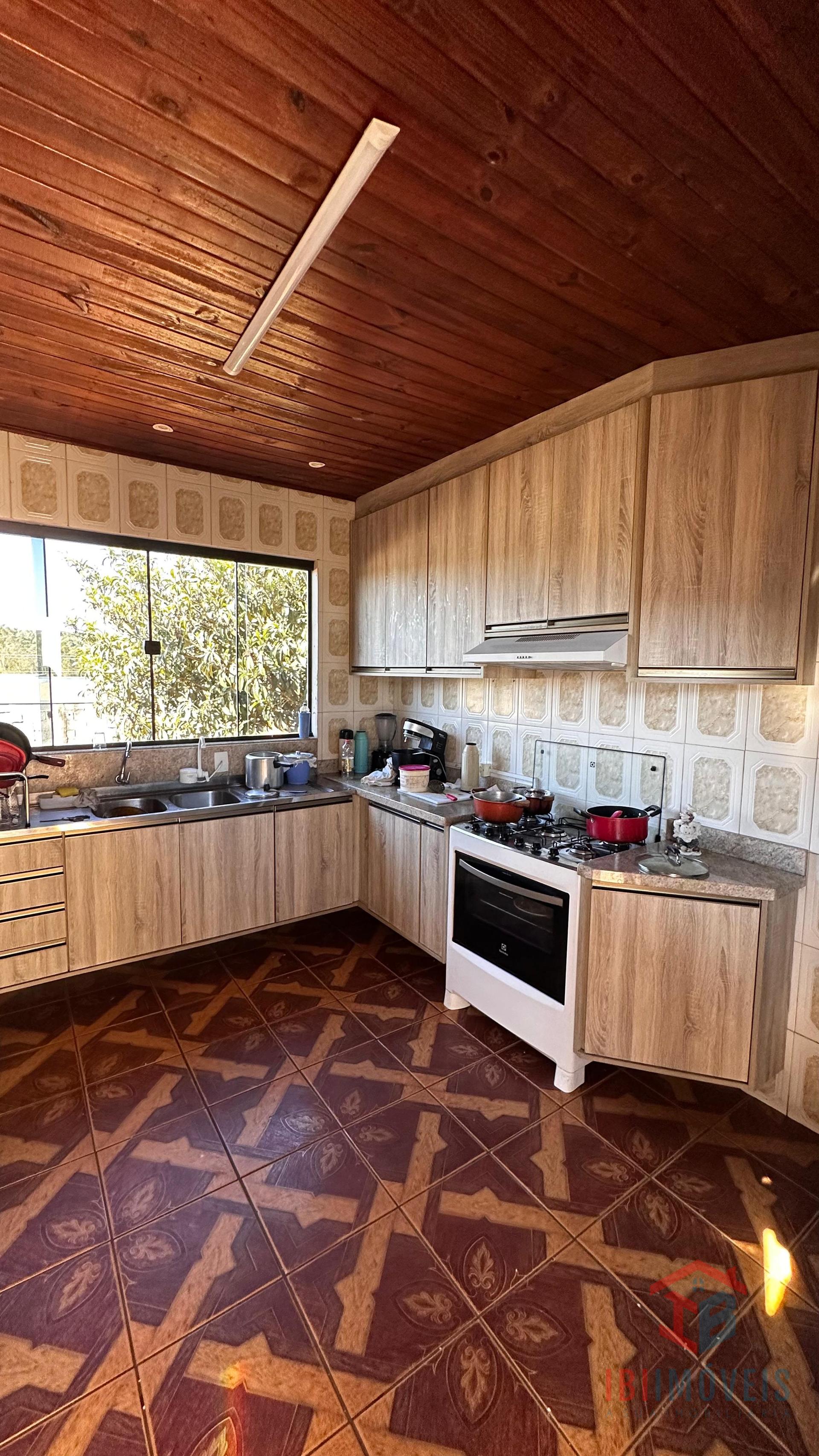 Casa em bairro próximo ao centro - Aceita financiamento bancário.