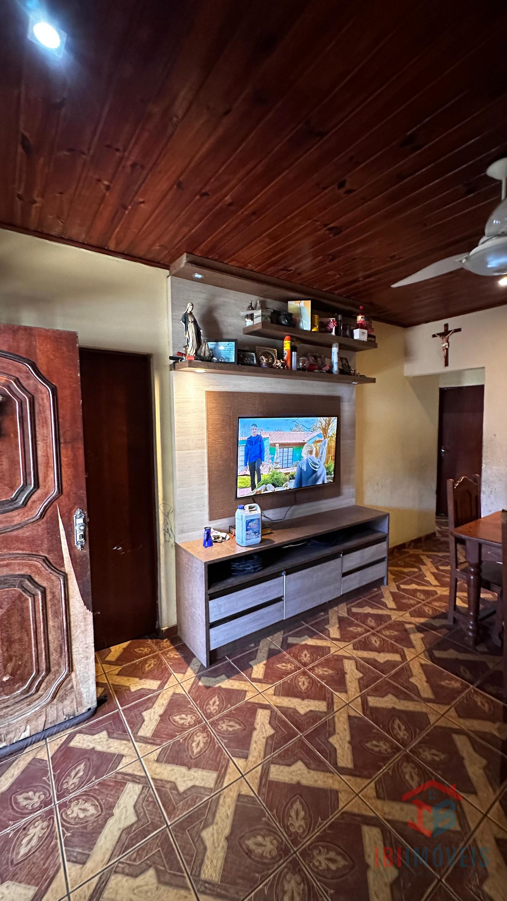 Casa em bairro próximo ao centro - Aceita financiamento bancário.