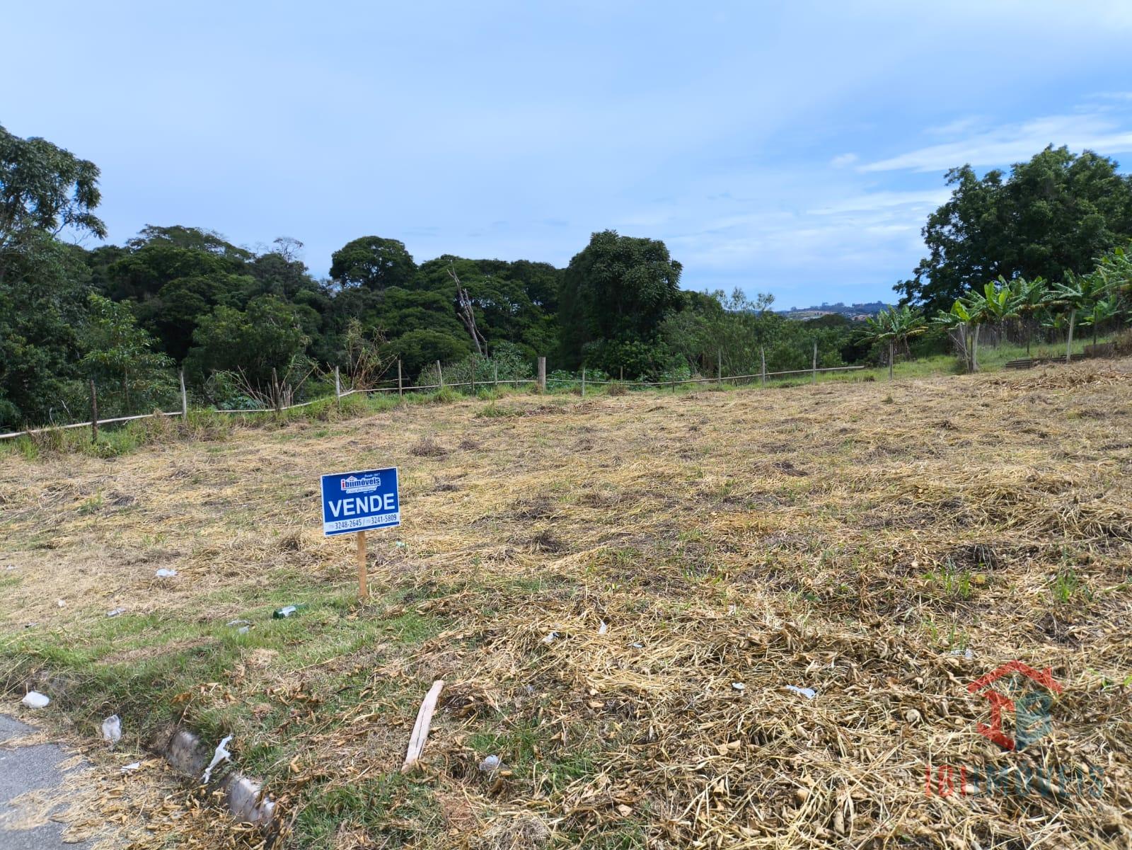 Terreno em loteamento próximo a cidade de Ibiúna SP.
