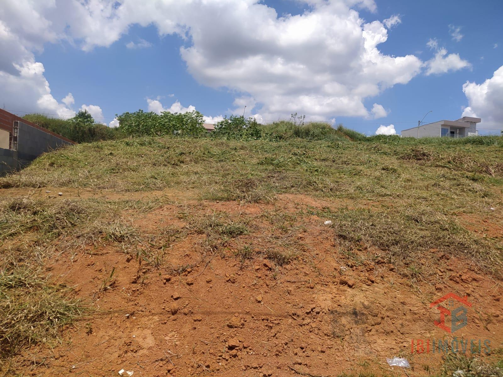 Terreno próximo ao centro da cidade de Ibiúna SP.