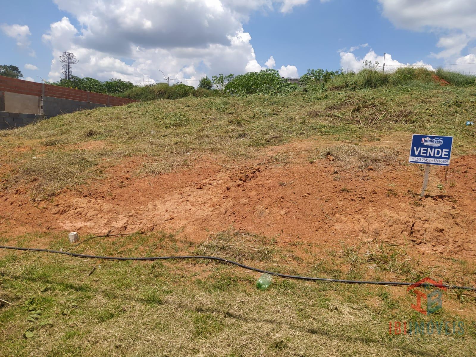 Terreno próximo ao centro da cidade de Ibiúna SP.