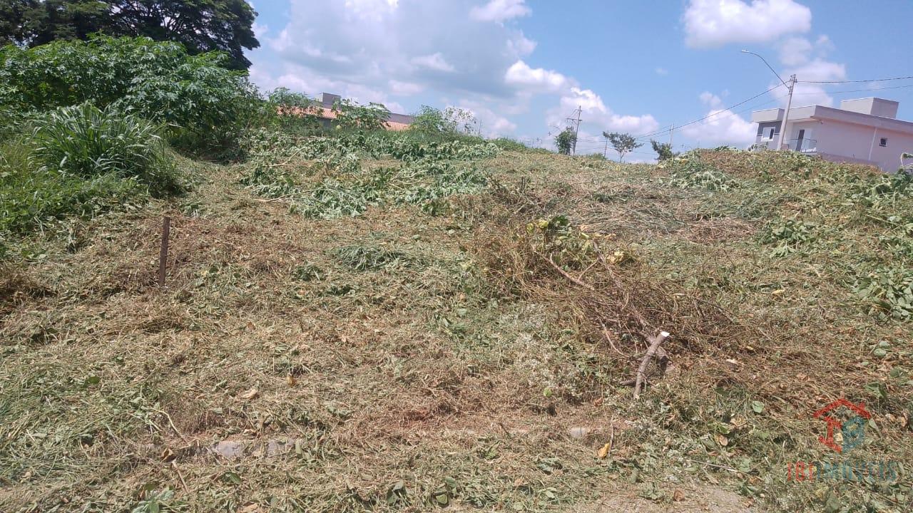 Terreno em loteamento próximo a cidade de Ibiúna SP.