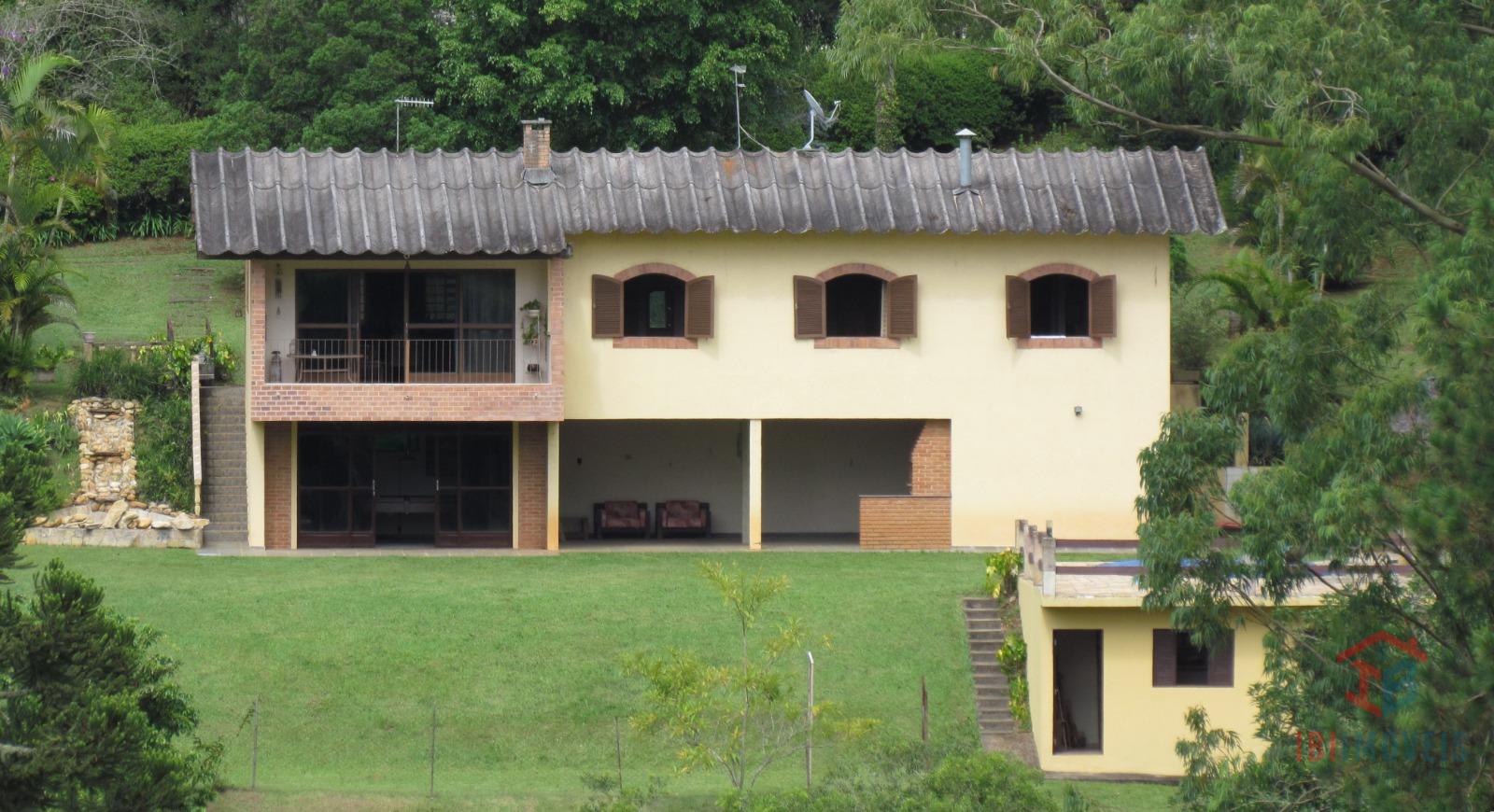 Ibiúna Maravilhosa chácara com 5.000m2 em condomínio com fundo...
