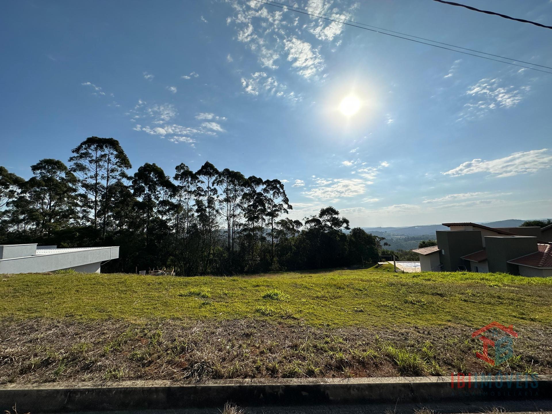 Terreno dentro de condomínio de alto padrão, na cidade de Ibiú...