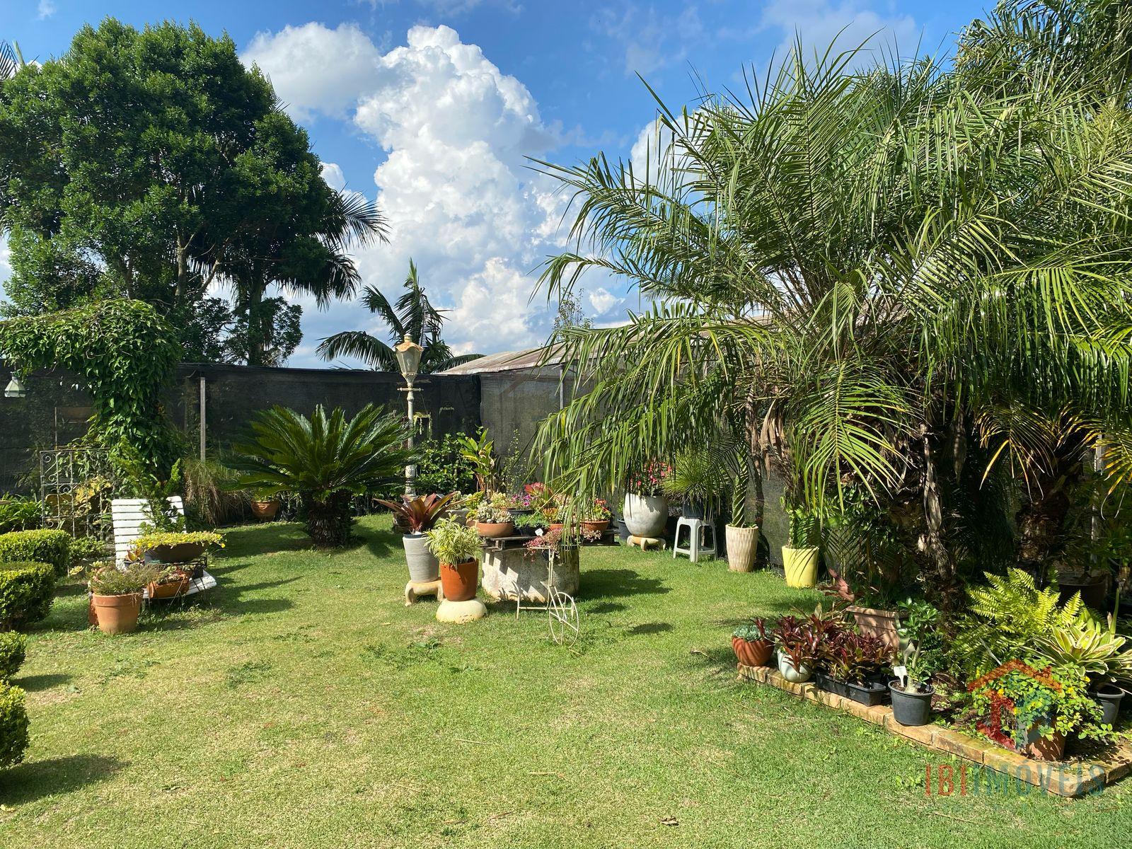 Linda chácara já formada com um lindo paisagismo em IBIÚNA SP