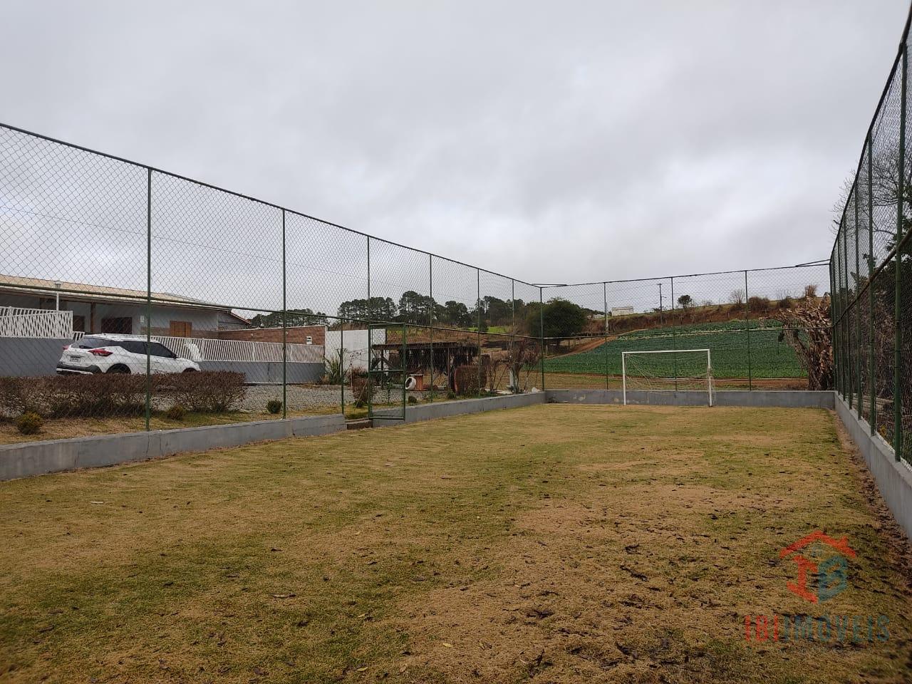 Chácara com 3 dormitórios, piscina e campo de futebol para loc...