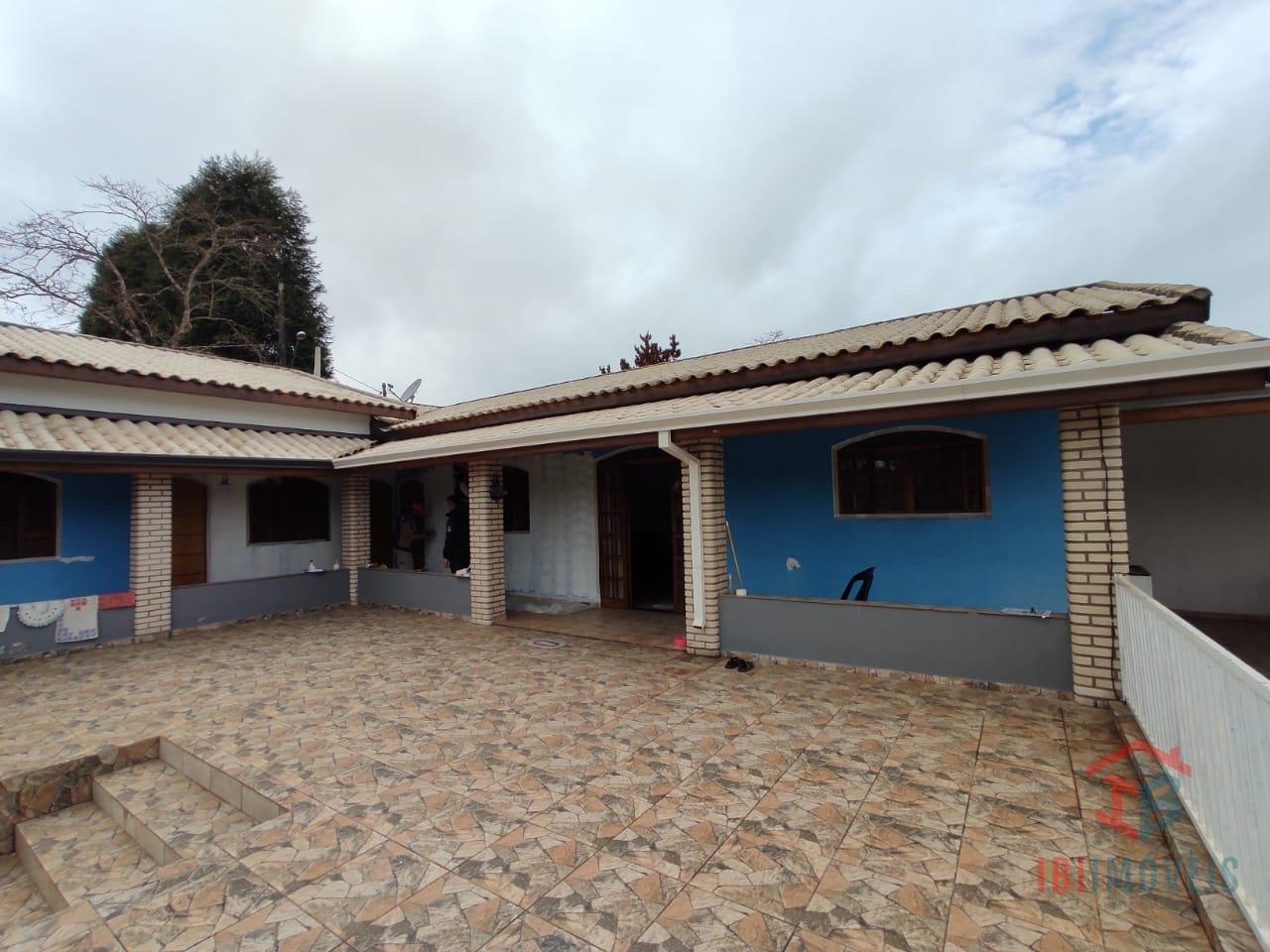 Chácara com 3 dormitórios, piscina e campo de futebol para loc...
