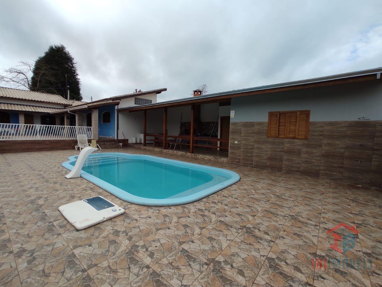 Chácara com 3 dormitórios, piscina e campo de futebol para loc...