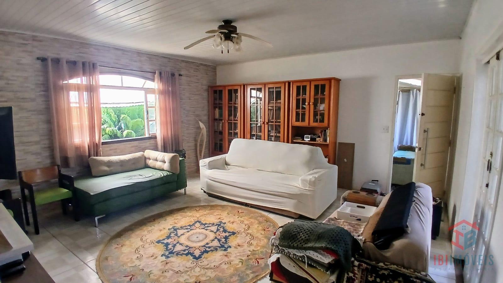 Ibiúna Chácara com terreno de 2.600m  com 03 casas e fácil acesso
