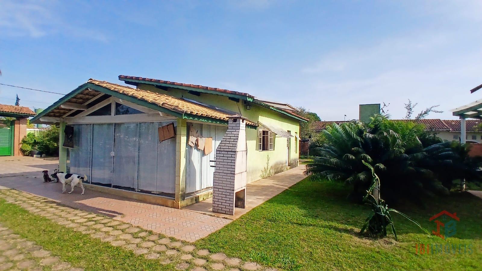 Ibiúna Chácara com terreno de 2.600m  com 03 casas e fácil acesso