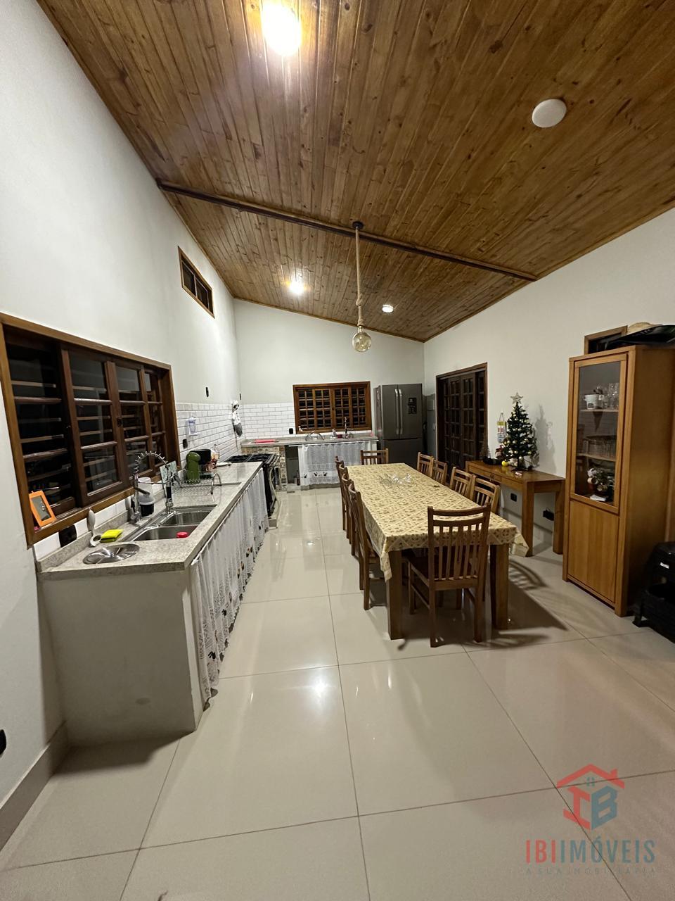 Chácara com 3.280m  casa com ótimo acabamento e maravilhosa pi...