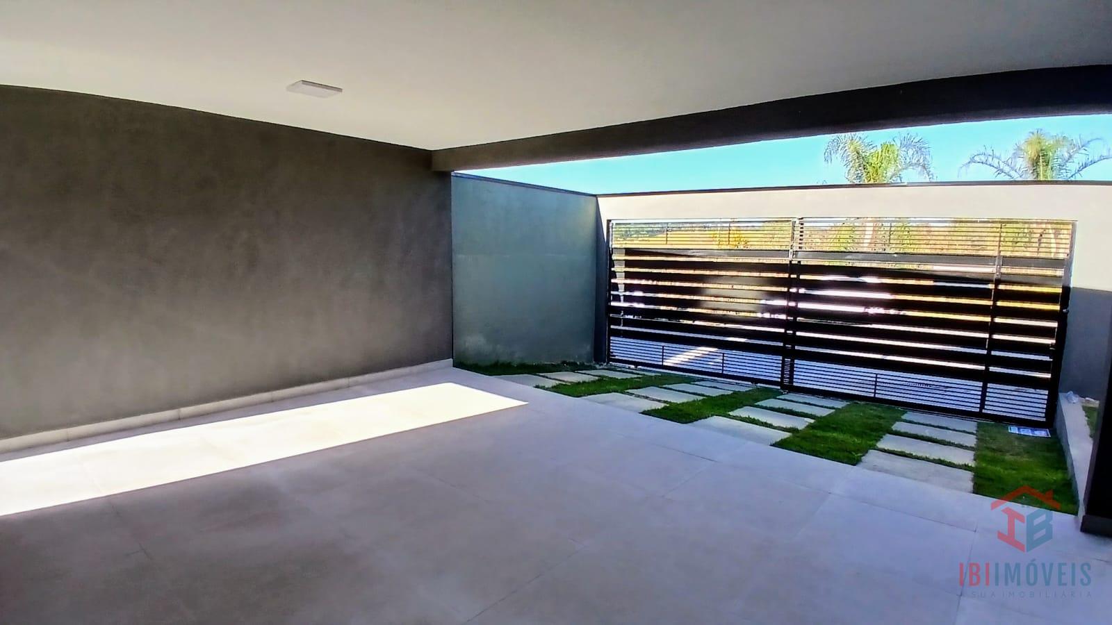 Ibiúna Casa nova com 03 dormitórios, projeto moderno na região...