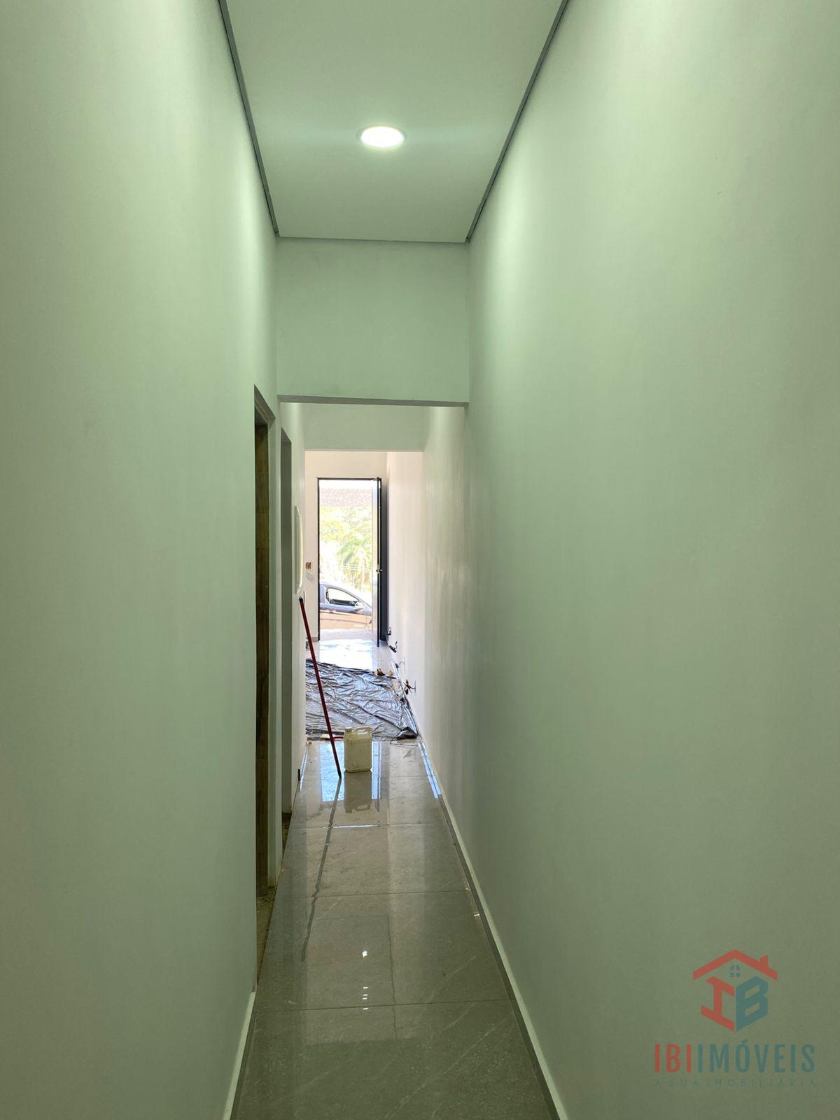Casa nova, moderna, em loteamento a apenas 1km do centro da ci...