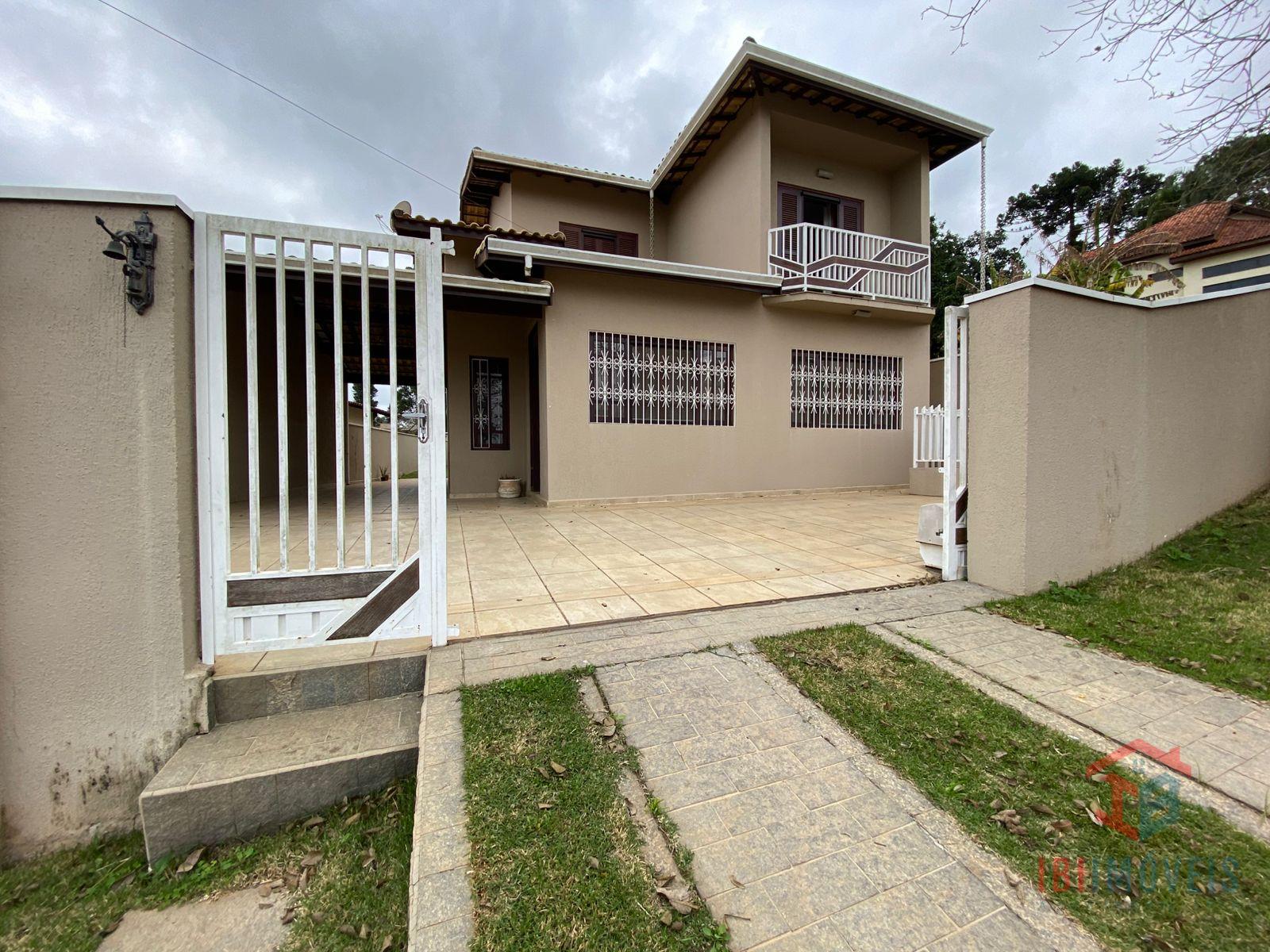 Linda casa à venda em condomínio fechado no centro de IBIUNA - SP