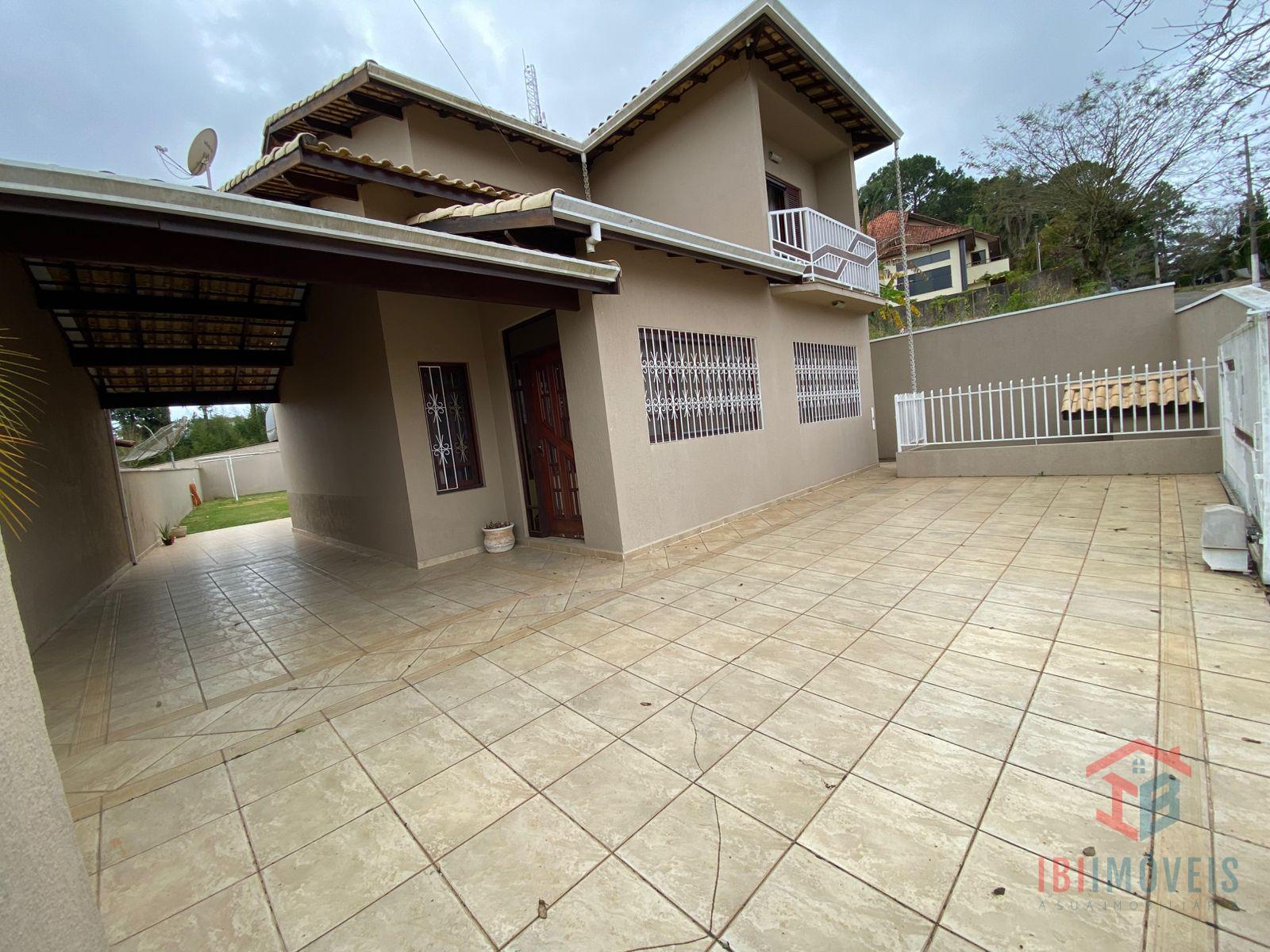 Linda casa à venda em condomínio fechado no centro de IBIUNA - SP