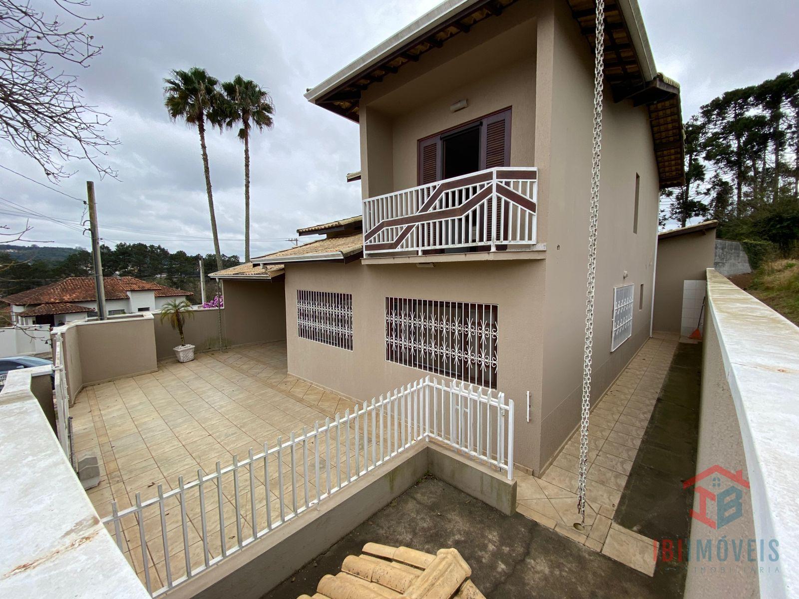 Linda casa à venda em condomínio fechado no centro de IBIUNA - SP