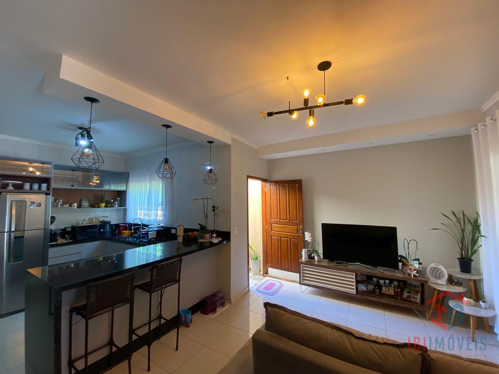 Casa com 2 dormitórios à venda, próximo ao centro, IBIUNA - SP
