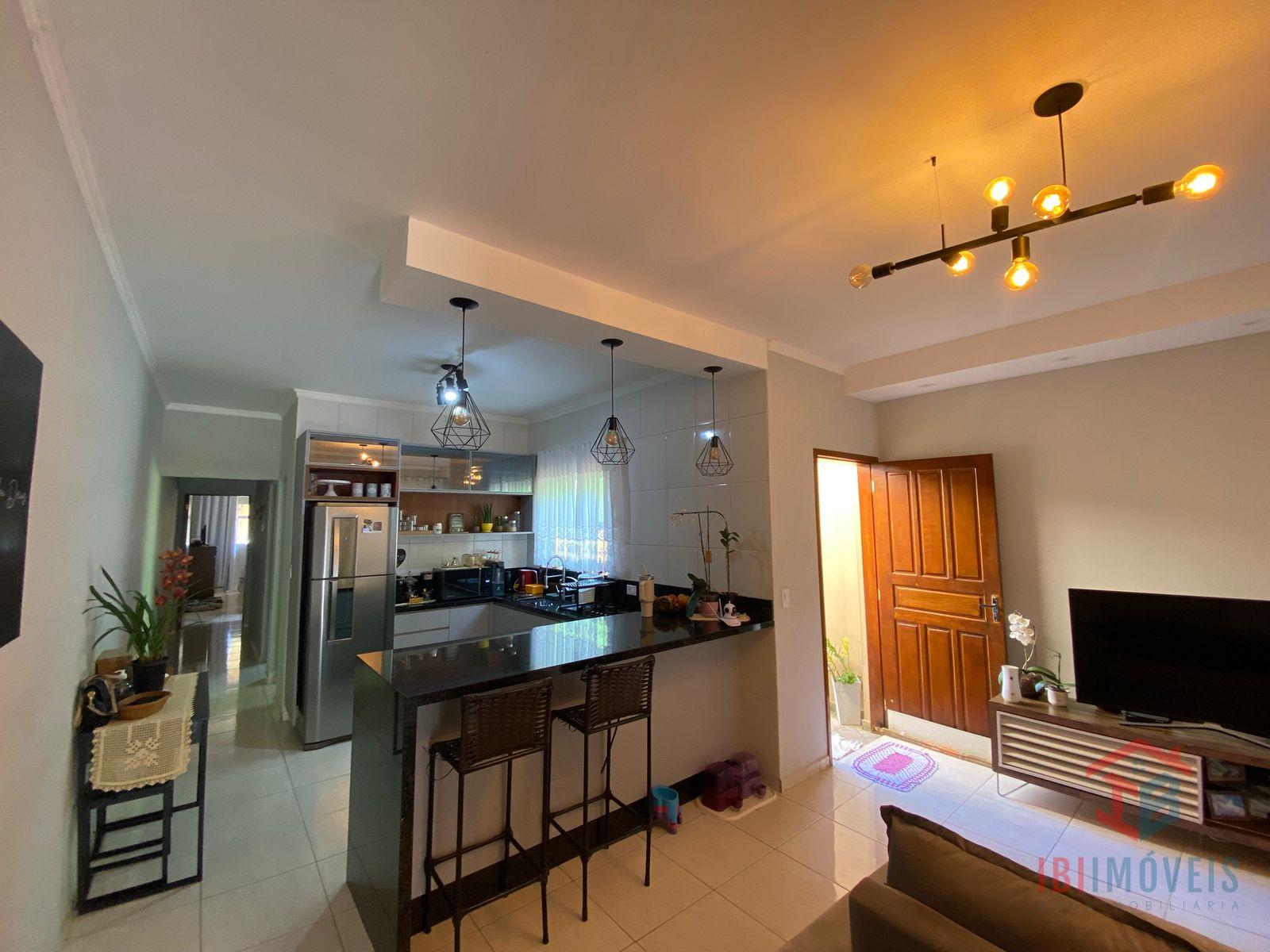 Casa com 2 dormitórios à venda, próximo ao centro, IBIUNA - SP