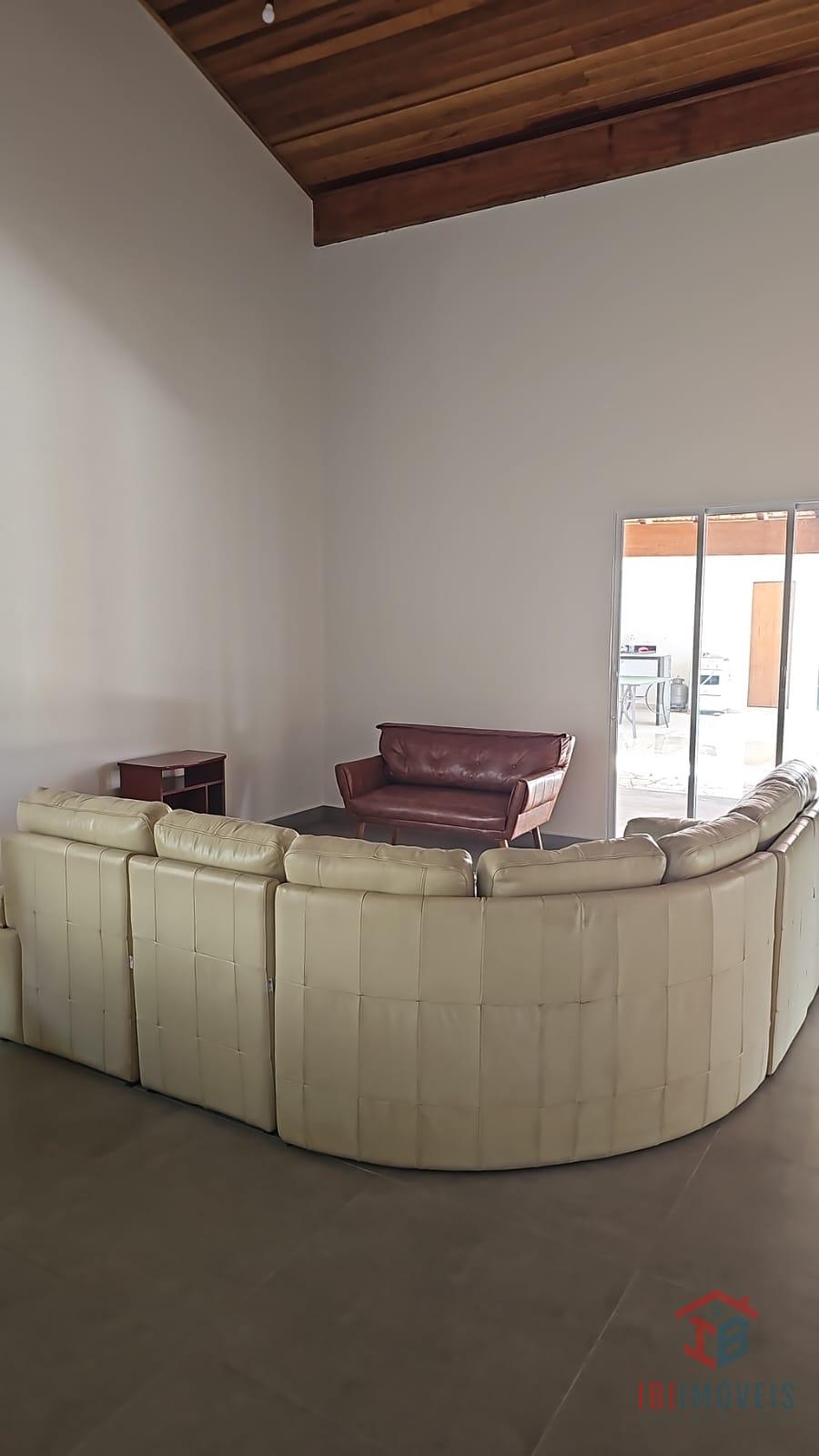 Linda chácara dentro de condomínio, próximo ao centro da cidad...