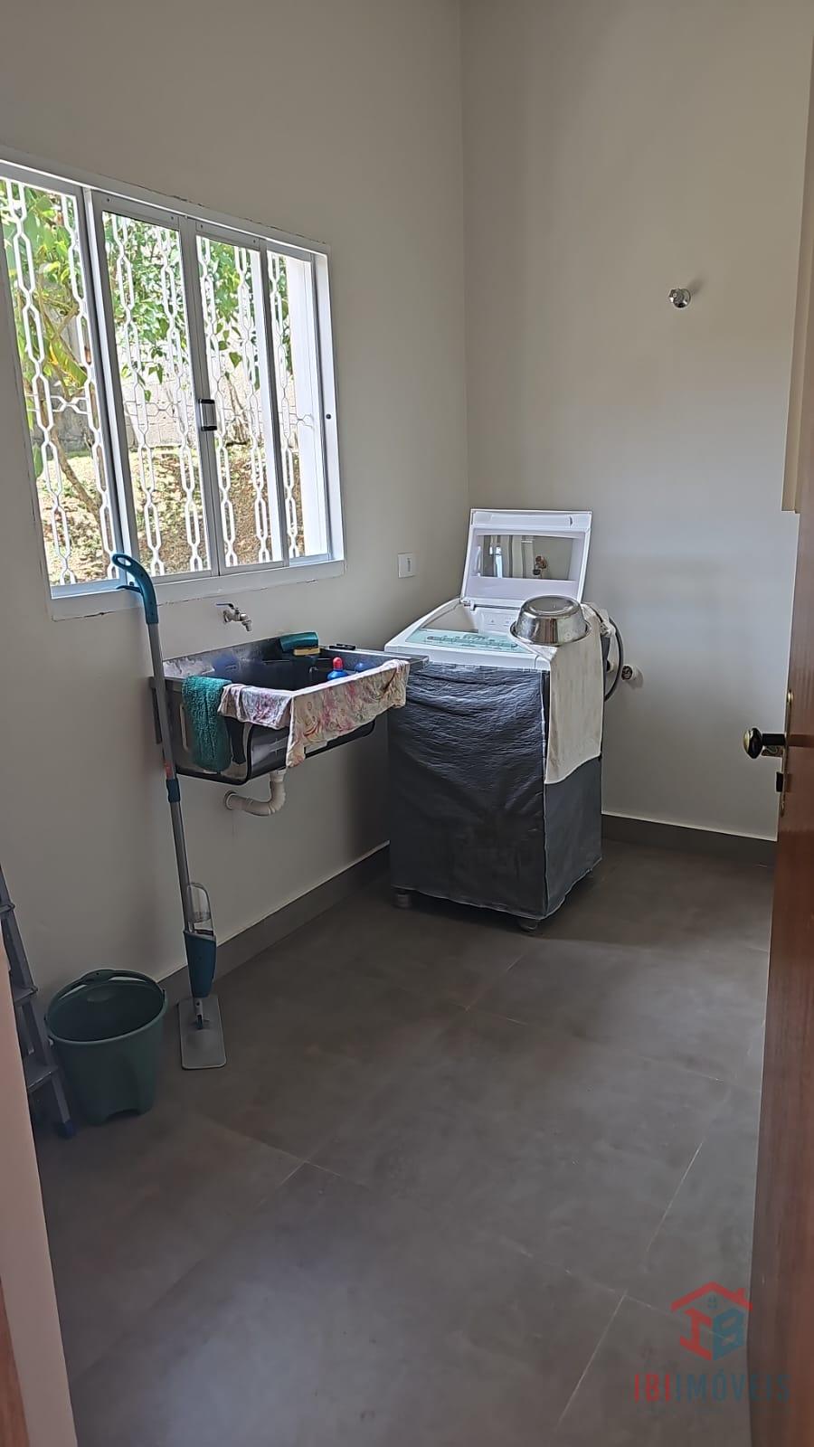 Linda chácara dentro de condomínio, próximo ao centro da cidad...
