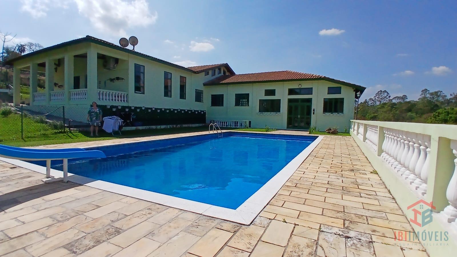 Maravilhoso Sítio com 60.000m  com lago, casa sede com 6 dormi...