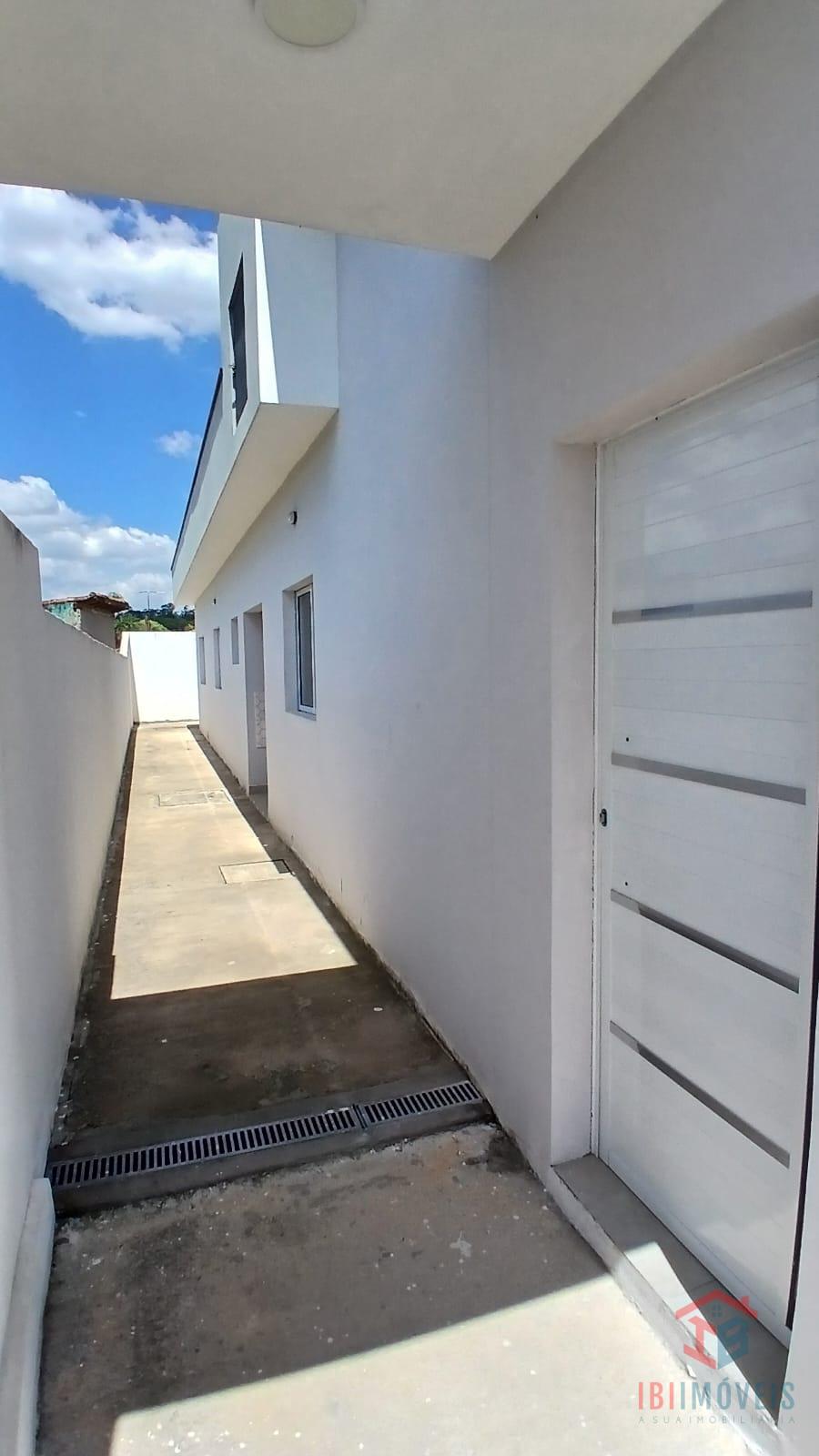 Casa moderna em bairro com ótima localização - Aceita Financ B...