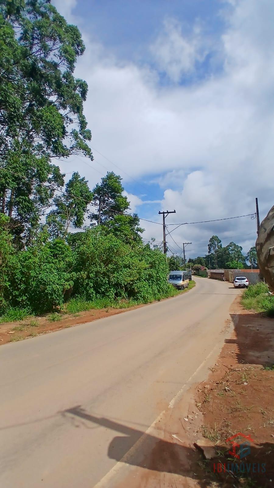 Ibiúna Terreno de frente para o asfalto com fácil acesso para SP