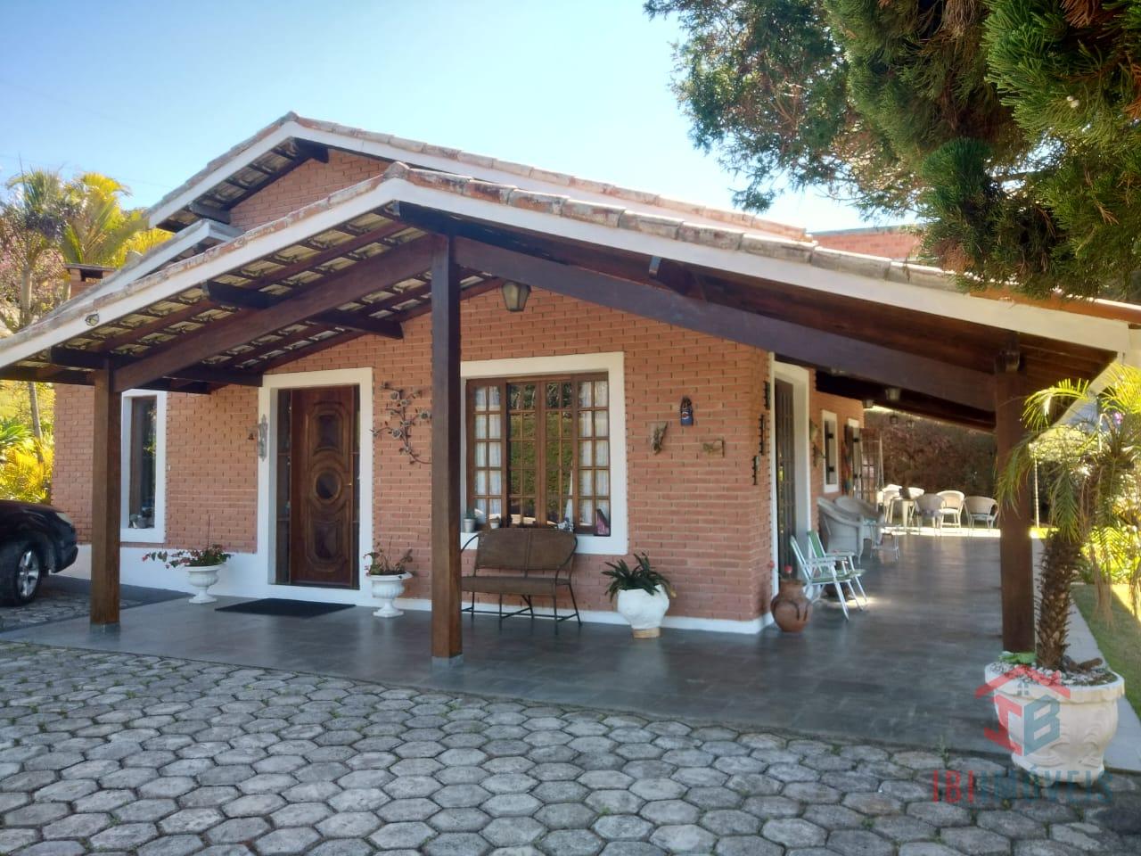 Ibi?na bairro pr?ximo ao centro com 3 casas para moradia ou in...