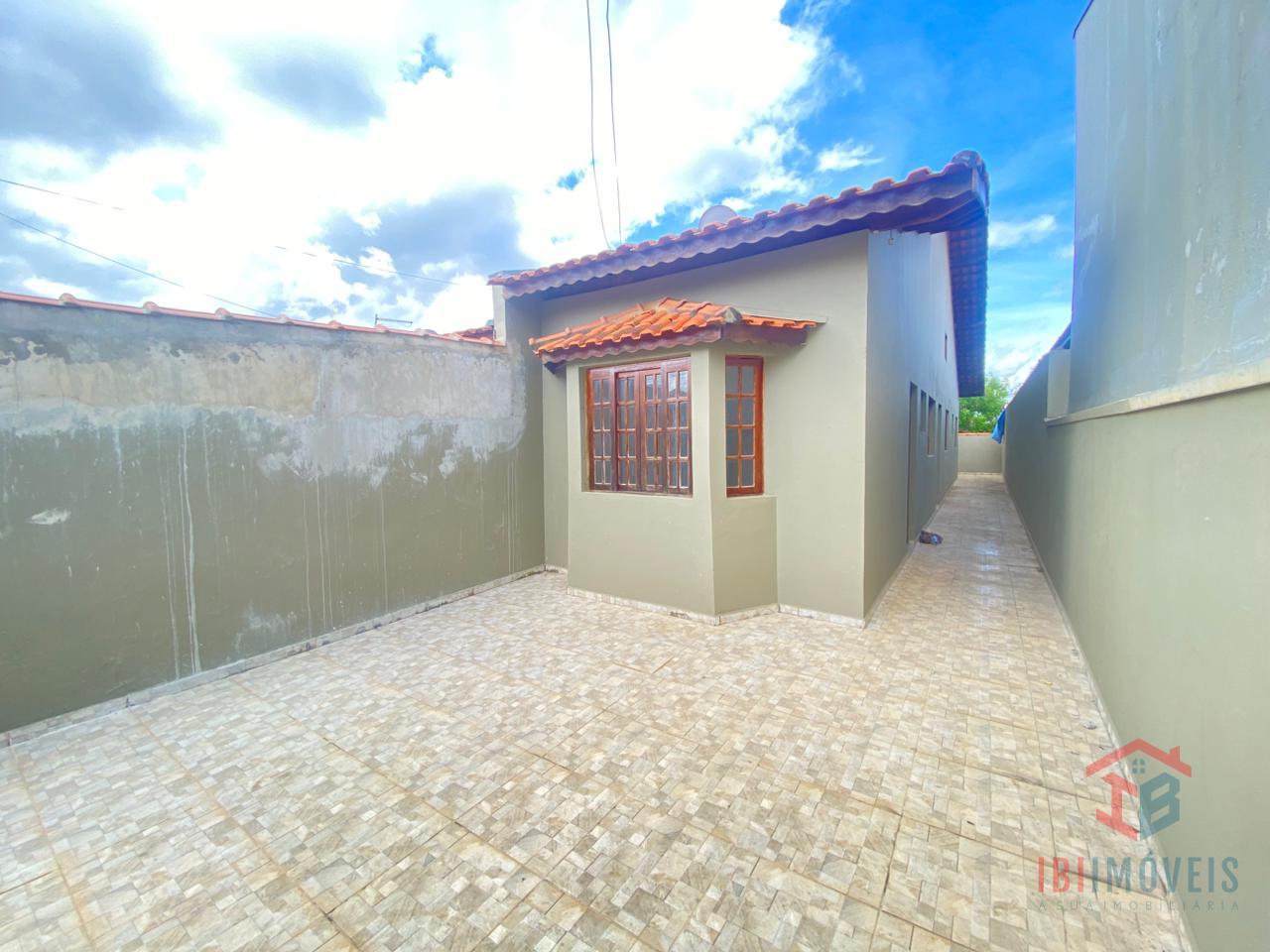 Linda casa com 2 dormitórios à venda, próximo ao centro, IBIUN...