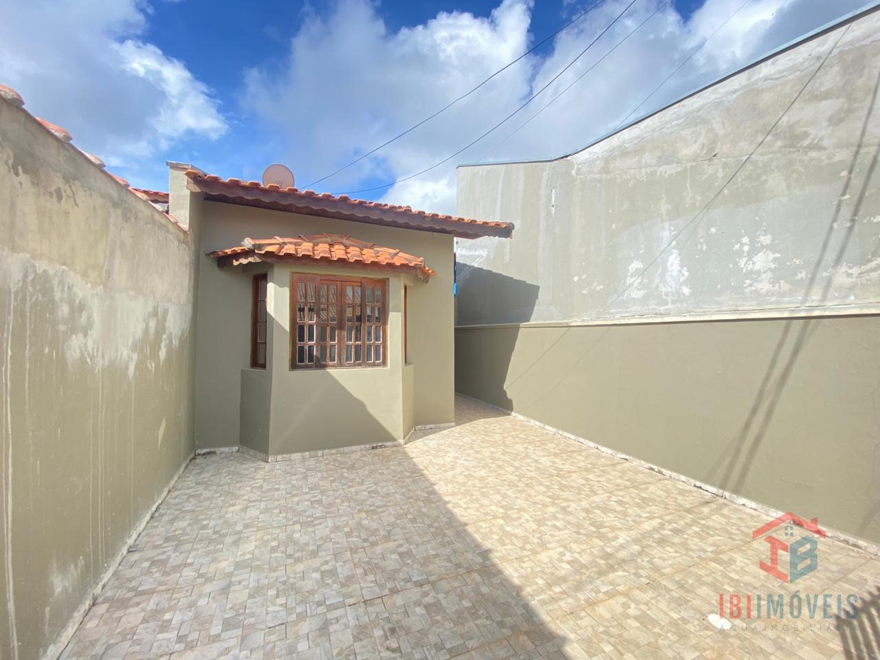 Linda casa com 2 dormitórios à venda, próximo ao centro, IBIUN...