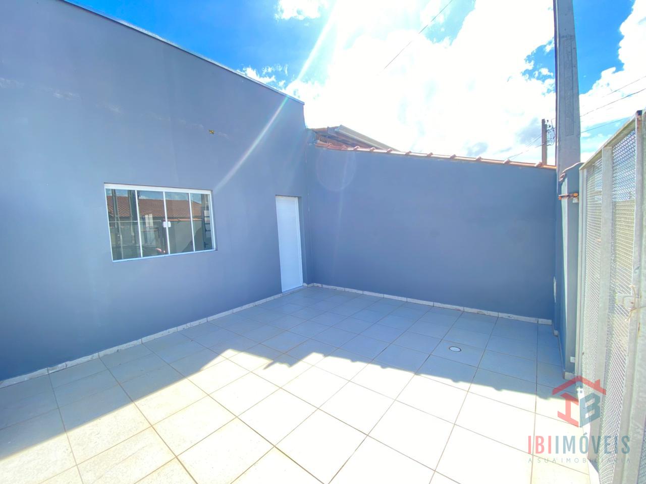 Linda casa com 2 dormitórios à venda, próximo ao centro, IBIUN...