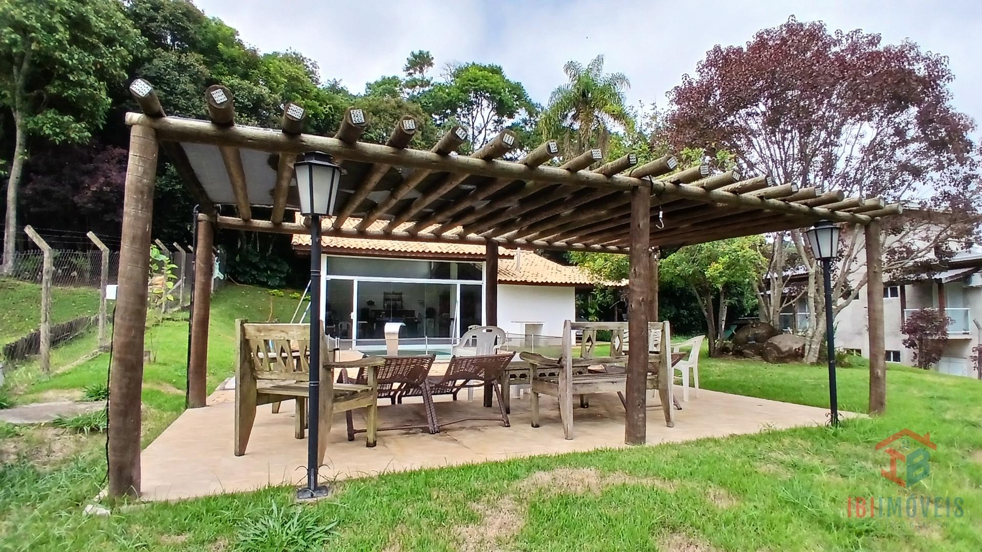 Maravilhosa chácara em condomínio cercada pela natureza 