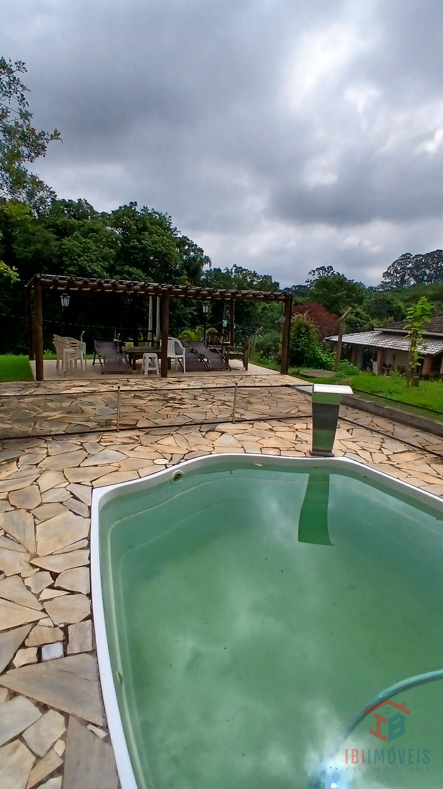 Maravilhosa chácara em condomínio cercada pela natureza 