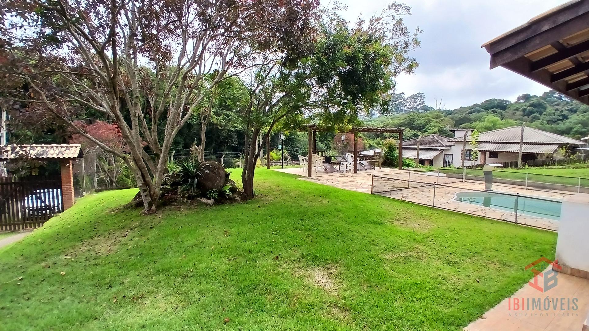 Maravilhosa chácara em condomínio cercada pela natureza 