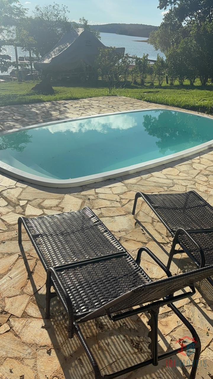 Linda chácara, pé na água, na represa Itupararanga em Ibiúna SP.