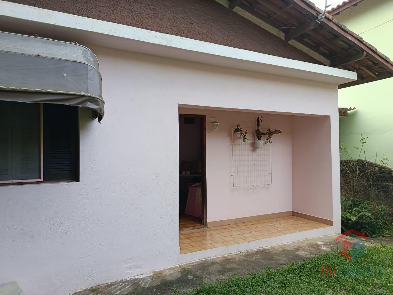 Casa a venda no centro da cidade de Ibiúna SP.