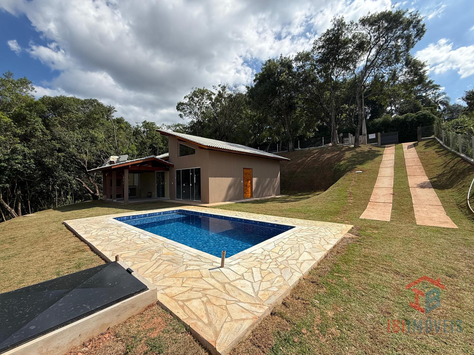 Chácara nova, moderna a venda na cidade de Ibiúna SP.