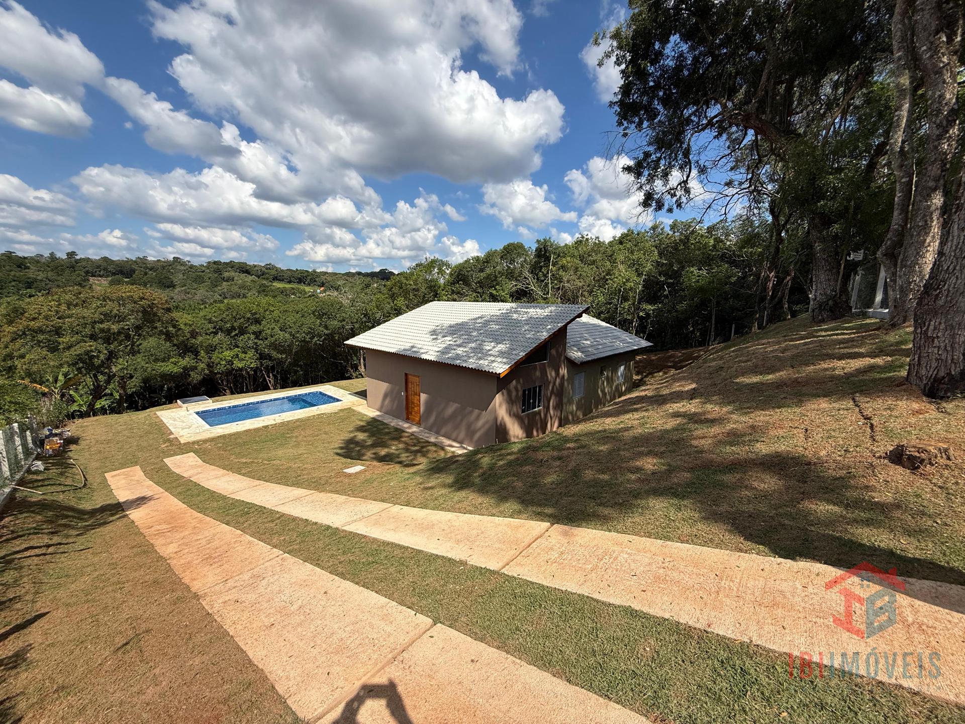 Chácara nova, moderna a venda na cidade de Ibiúna SP.