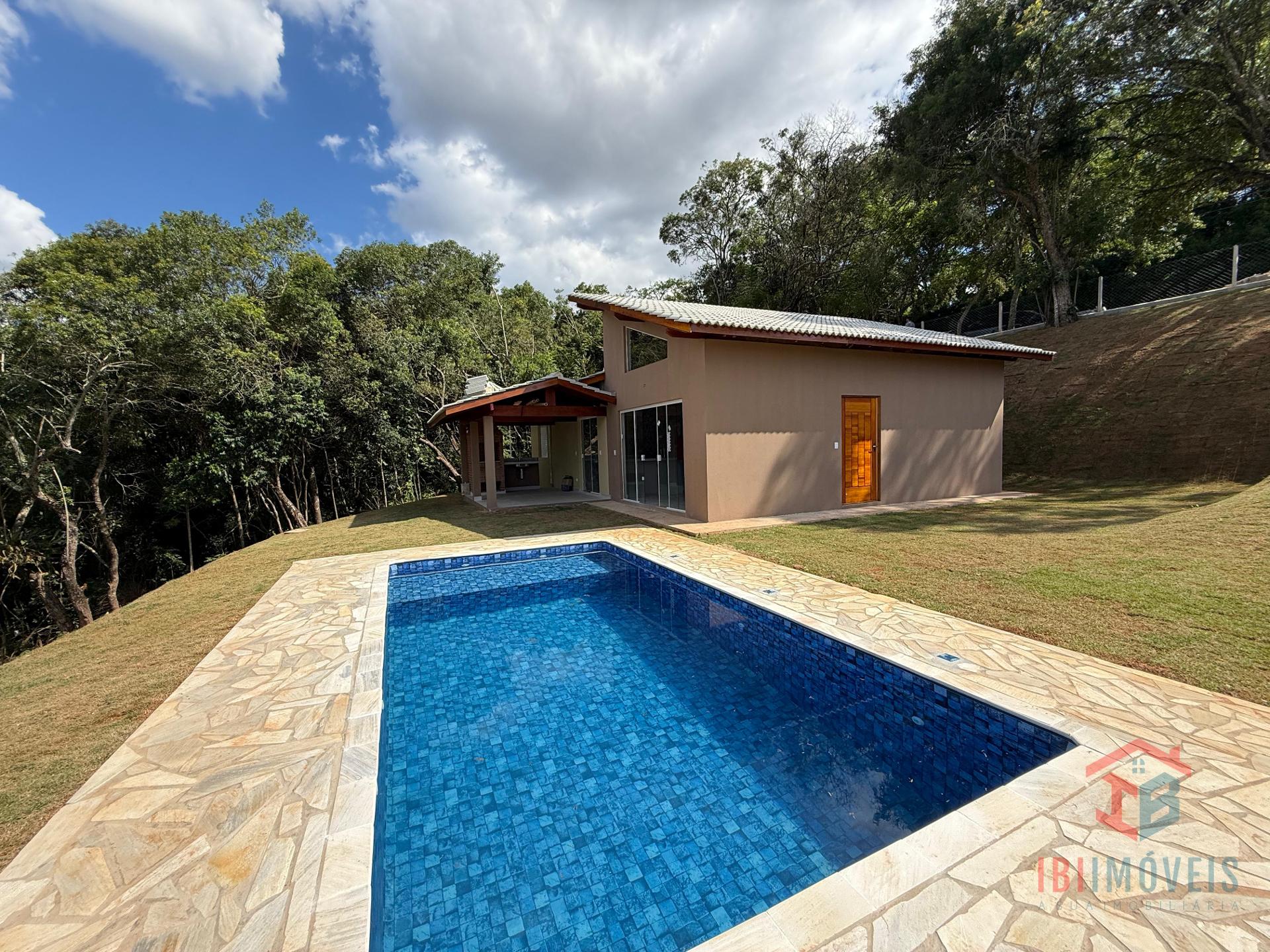 Chácara nova, moderna a venda na cidade de Ibiúna SP.