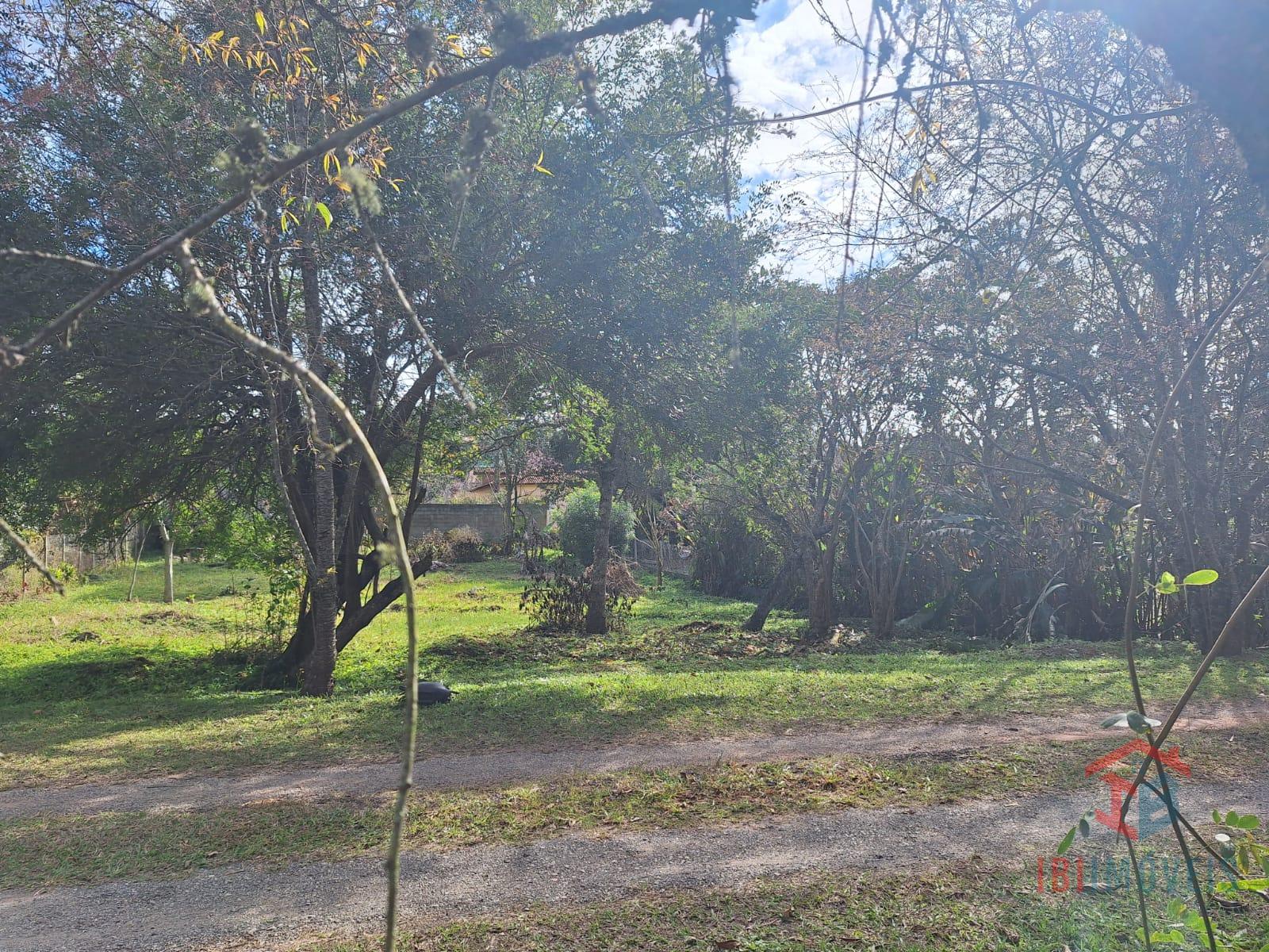 Lindo terreno plano em condomínio fechado antes do centro, IBI...