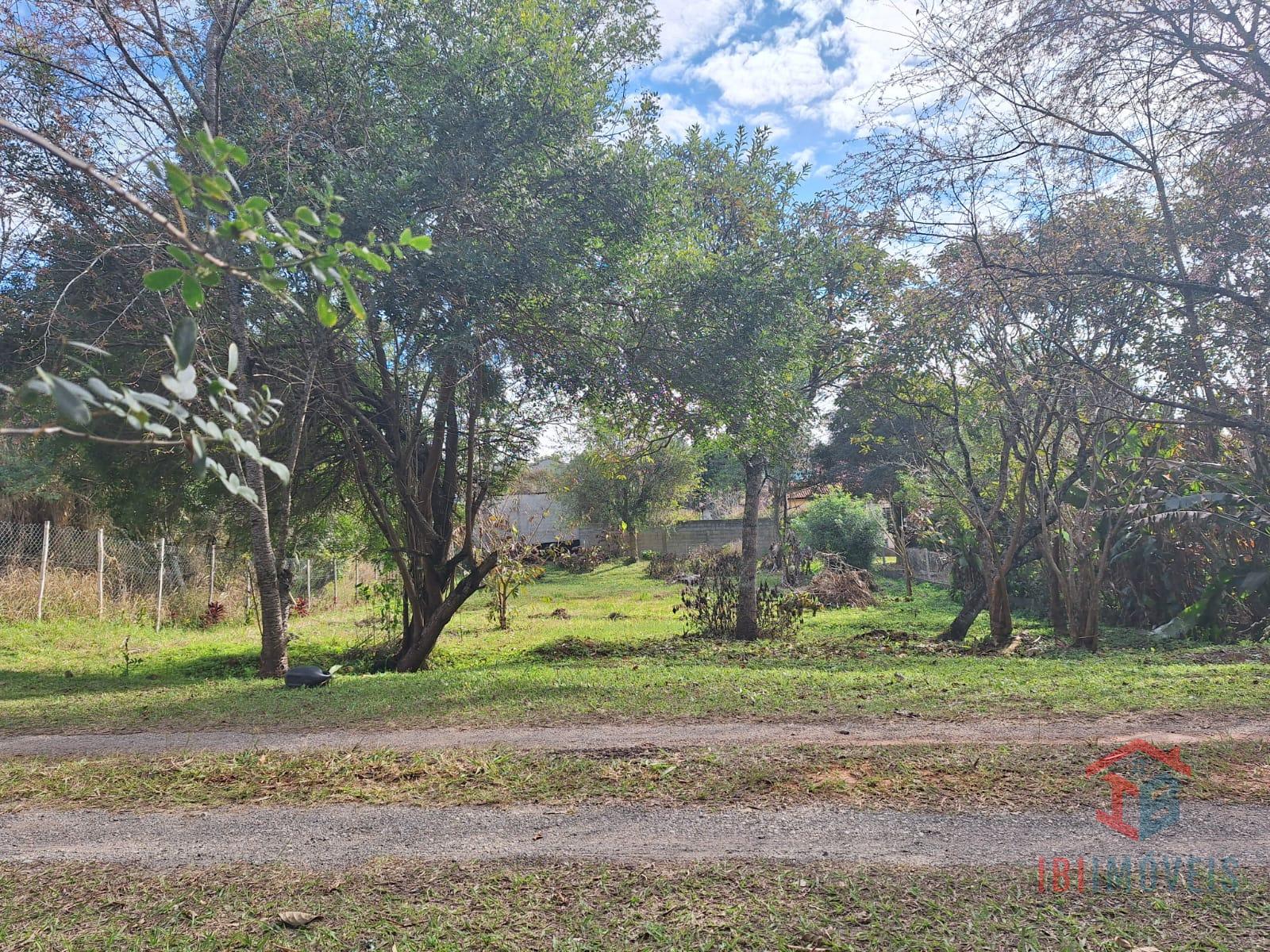 Lindo terreno plano em condomínio fechado antes do centro, IBI...
