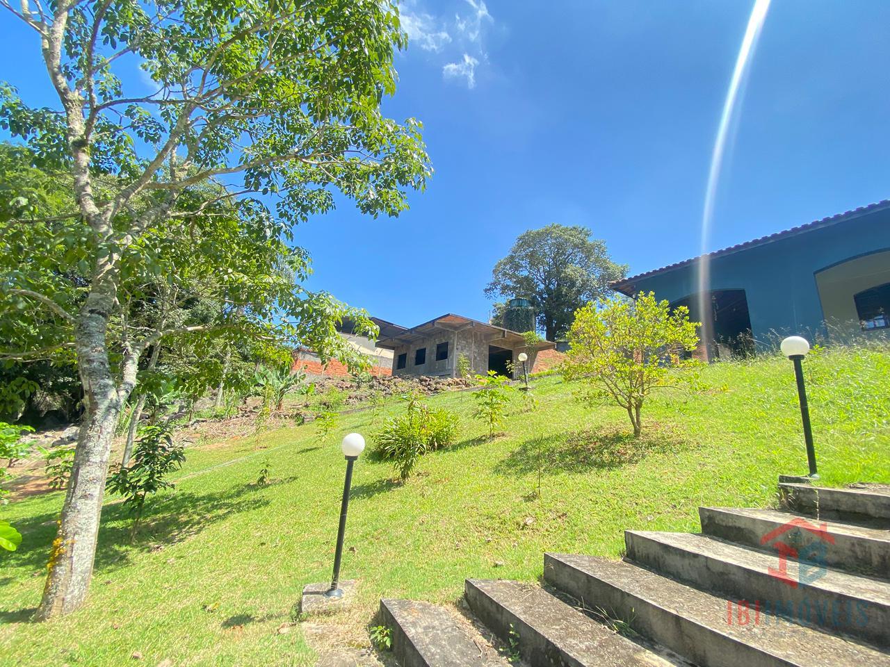 Lindo Sitio a venda com piscinas e nascente em IBIUNA - SP