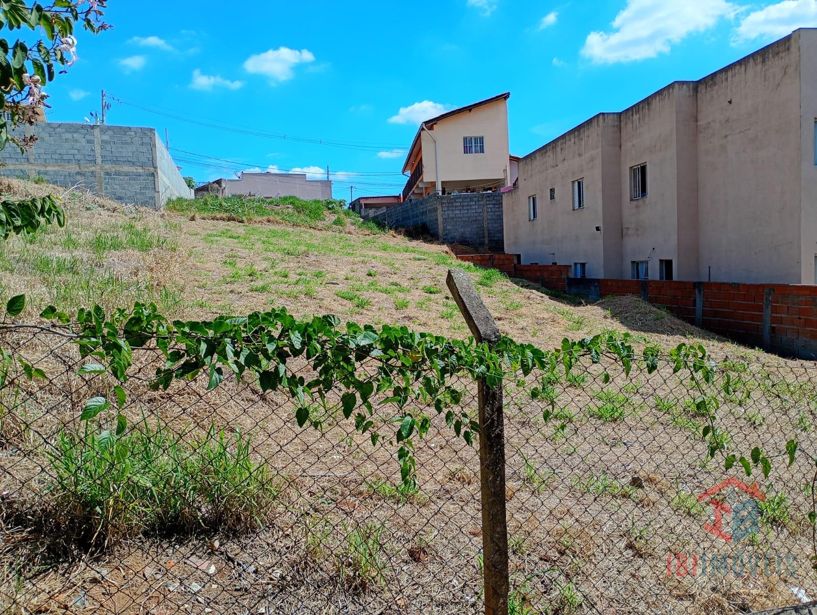 Terreno a venda no centro da cidade de Ibiúna SP.
