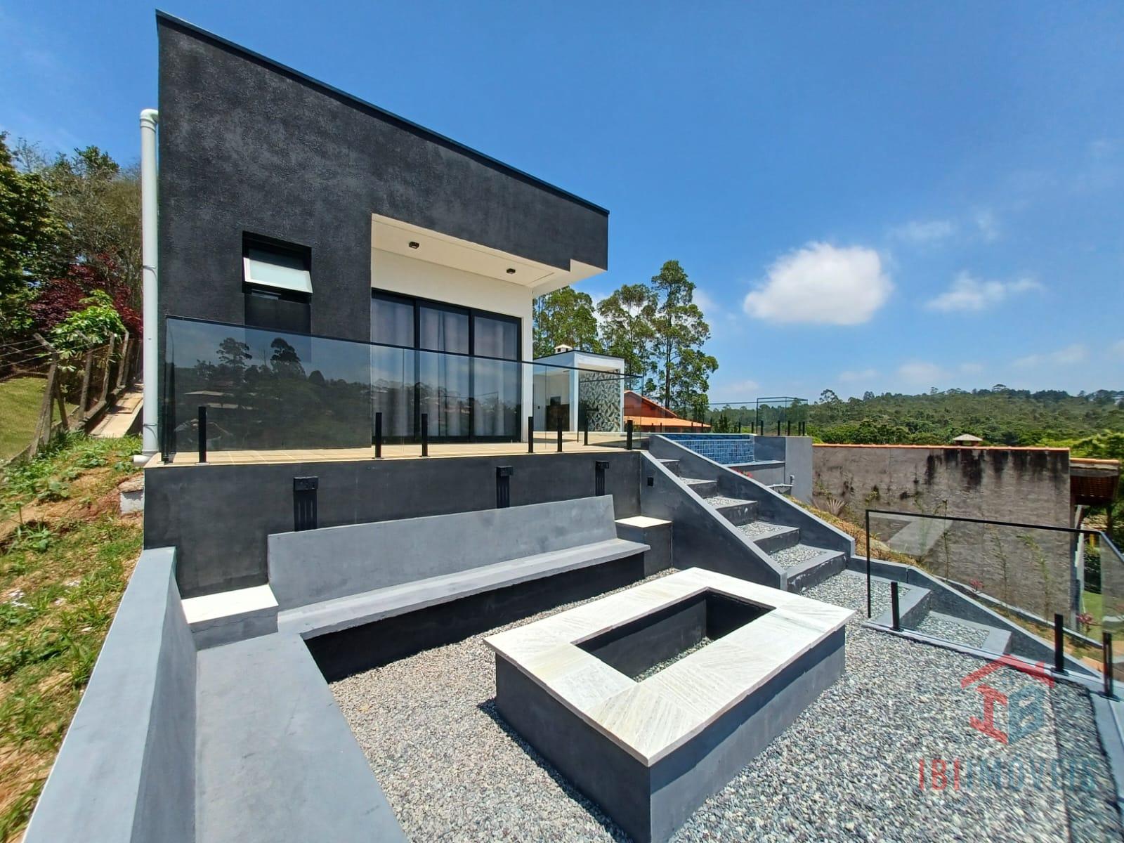 Linda casa moderna em condomínio fechado em IBIUNA - SP
