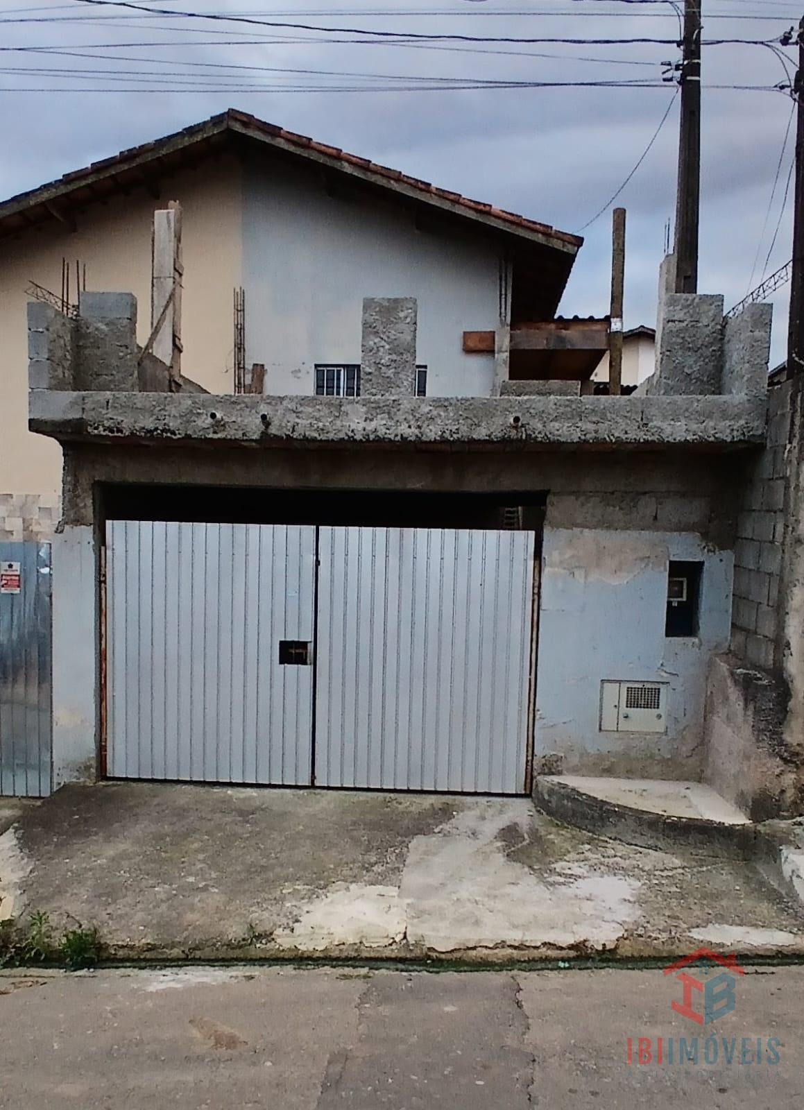 Casa em bairro próximo ao centro com 02 dormitórios e vaga de ...