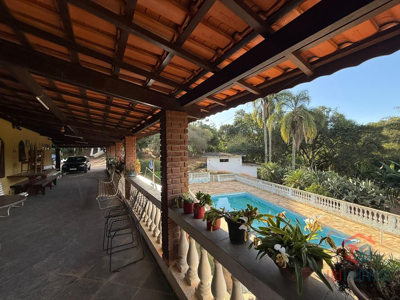 Oportunidade Única: Sítio Completo com 12.000m² e Ampla Casa Sede