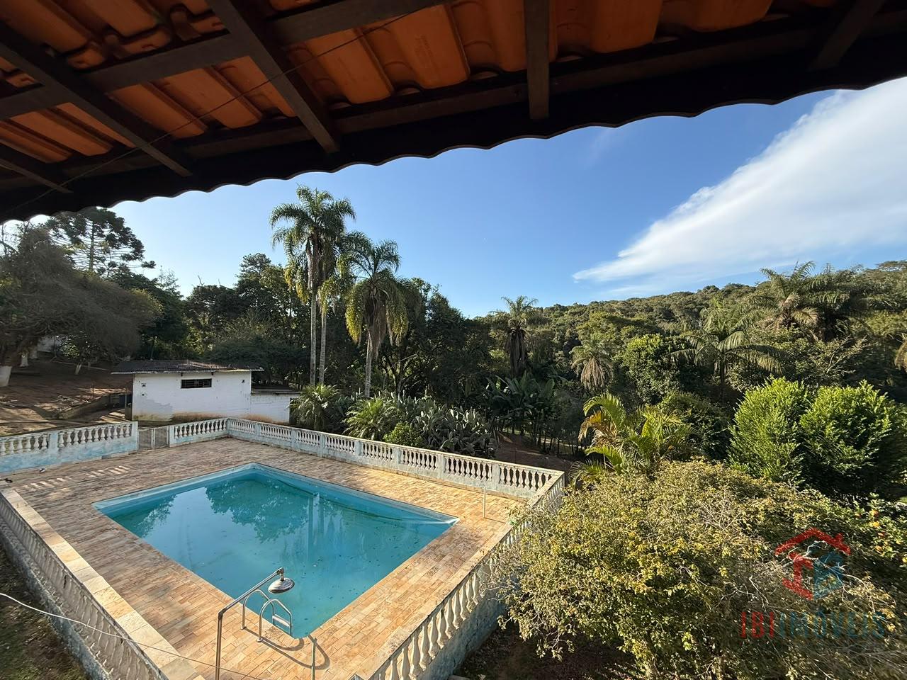 Oportunidade Única: Sítio Completo com 12.000m² e Ampla Casa Sede