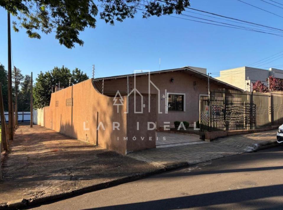Casa Ampla e com Quintal no Jd. Tarobá, com 1 Suíte e 2 Quartos